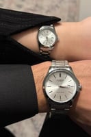 ساعتيّ كوارتز فضي