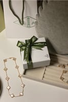 طقم فان كليف الابيض