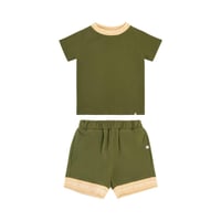 بلوزة أكمام قصيرة و شورت أخضر