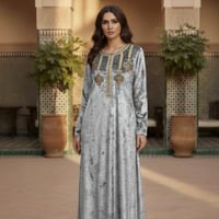 قميص مخمل كم طويل بتطريز في الصدر