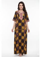 جلابية مطرزة نص كم بنقوش رمضانية