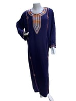 جلابية كويتي مطرزة بخيط