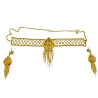 طقم عقد رقبة مع حلق ذهبي