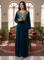 قميص مخمل كم طويل بتطريز في الصدر