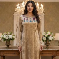 قميص مخمل كم طويل بتطريز في الصدر