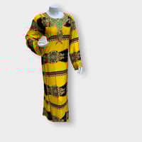 قميص مطرز بخيط