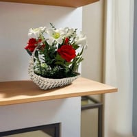 سلة ورد صناعيي عصرية