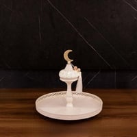 ستاند تقديم فاخر بلمسة هادئة وتفاصيل مميزة، يضفي ج...