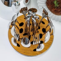 طقم ملاعق وشوك وسكاكين 24 قطعة بحامل بيضاوي