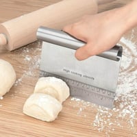 قطاعة عجين للمطبخ بلون فضي مقاس 15 × 12 سم
