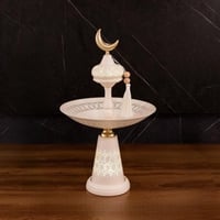 تقديمات أنيقة بتصميم رمضاني ناعم وإضاءة دافئة