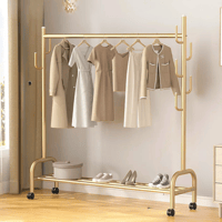 شماعة ملابس وعلاقة انيقة