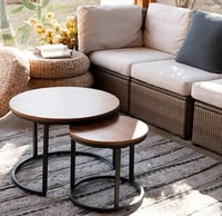 طقم طاولات قهوة وسط خشب بقواعد معدن