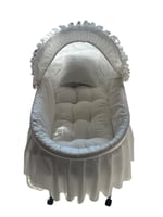 مهد مواليد متنقل أبيض