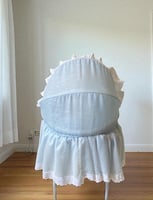 سلة موسى مع القاعدة بعجلات