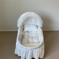 سلة موسى مع القاعدة بعجلات