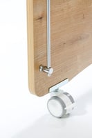 سرير اطفال بجانب الام