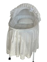 مهد مواليد أبيض مع قاعدة - اطلبيه الأن