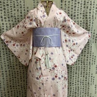 يوكاتا وردي مع حزام فيونكة