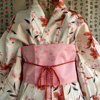 يوكاتا زهرة الكركديه مع حزام فيونكة