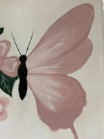 لوحة الفراشة الوردية المزهرة