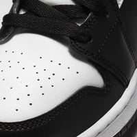 حذاء نايك جوردان 1 (أسود/أبيض)