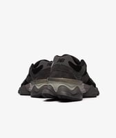 حذاء نيو بالانس 9060 أسود فوت لوكر