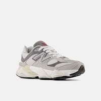 حذاء نيو بالانس New Balance 9060 - رمادي