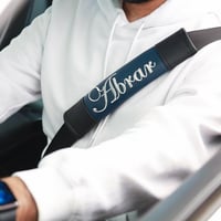 كفر حزام الأمان بالاسم الوان متعدده