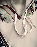 هودي انيق مطرز بالسدو التراثي