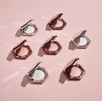 اضاءة هايلايتر بودرة دياموند بومب من فنتي بيوتي -...