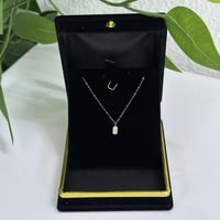 عقد ذهب عيار ١٨ فاخر داخل بوكيه