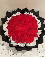 بوكيه الحب 100 ورده