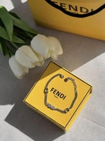 إسوارة fendi معدن فضي