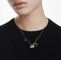 سلسال سوارفيسكي ذهبي بكرستالة