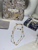 سلسال Dior معدن ذهبي لؤلؤ