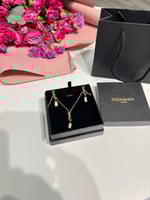 سلسال مع حلق سان لوران ذهبي