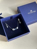 سلسال سوارفيسكي فضي كريستالة زرقاء