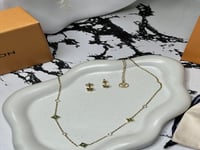 سلسال LOUIS VUITTON ذهبي- زيتي