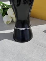 إسوارة fendi معدن فضي