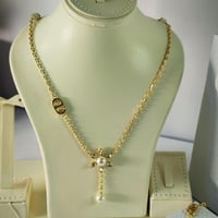 سلسال Dior ذهبي زهرة