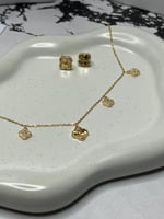 سلسال Van cleef المميز مع حلق