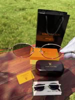 نظارة LOUIS VUITTON- إطار ذهبي - لونين