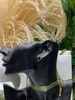 سلسال شوكر Van cleef المميز مع حلق