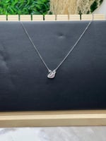 سلسال سوارفيسكي فضي كريستالة - وردي