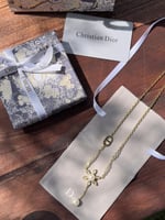 سلسال Dior ذهبي زهرة