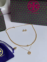 سلسال مع حلق TORY BURCH معدن ذهبي بفصوص