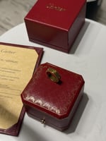 خاتم cartier ذهبي بفصوص