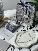 سلسال Dior معدن ذهبي