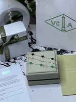 أسوارة Van cleef ذهبي وردة